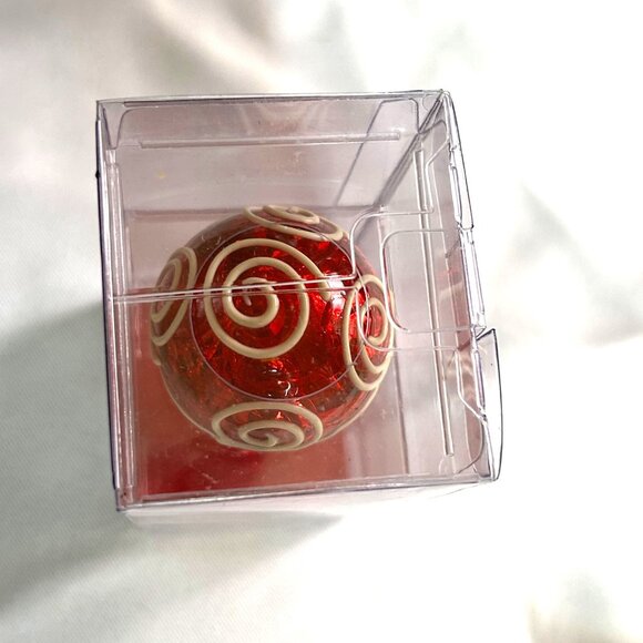 New Pier 1 Imports Red & White Bottle Stopper With Swirl Design In Gift Box - Picture 7 of 9